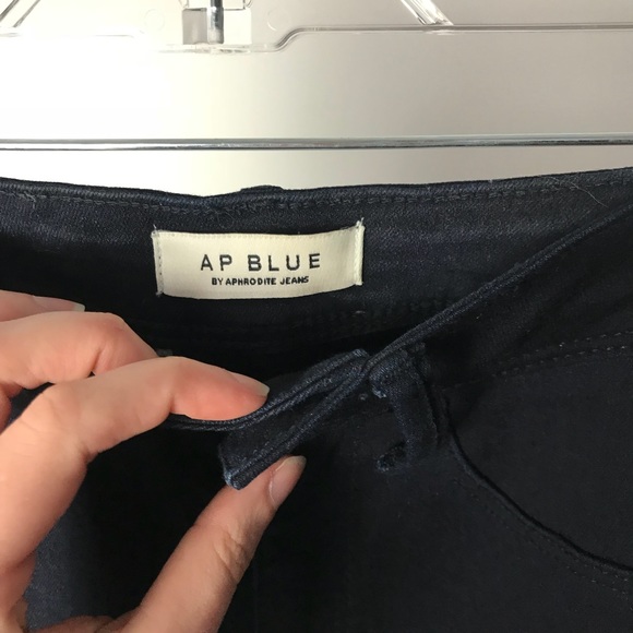 Navy Long Skinny Jeans🌟 - Picture 3 of 4